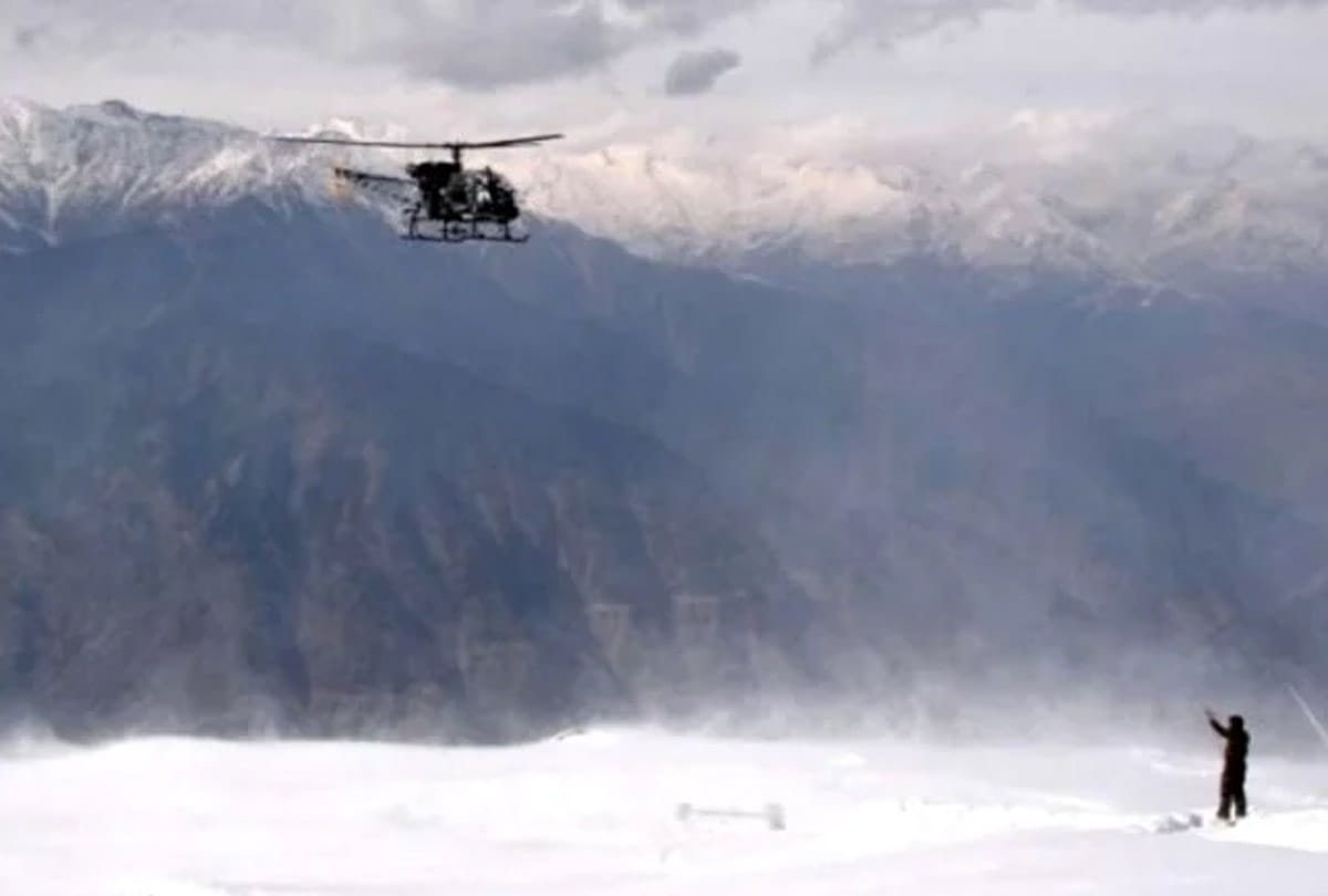 Avalanche hits Army positions in Siachen Glacier Ladakh Jammu kashmir
