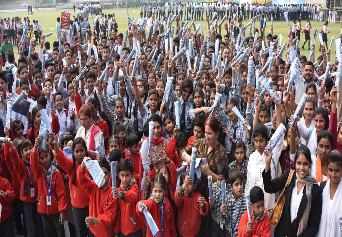 Healthy Family Fit India, Thousands of children formed a human chain in Green Park kanpur