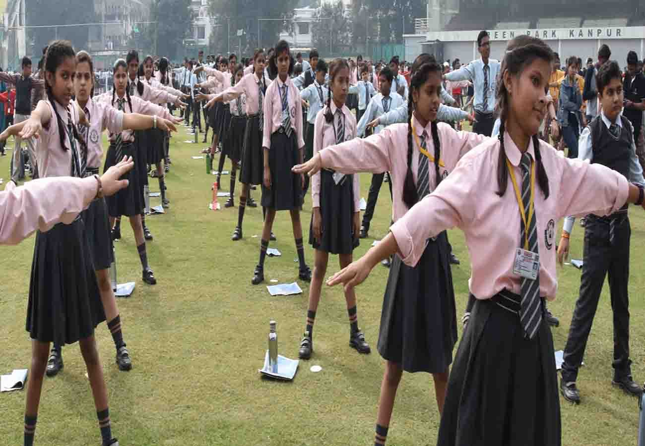 Healthy Family Fit India, Thousands of children formed a human chain in Green Park kanpur