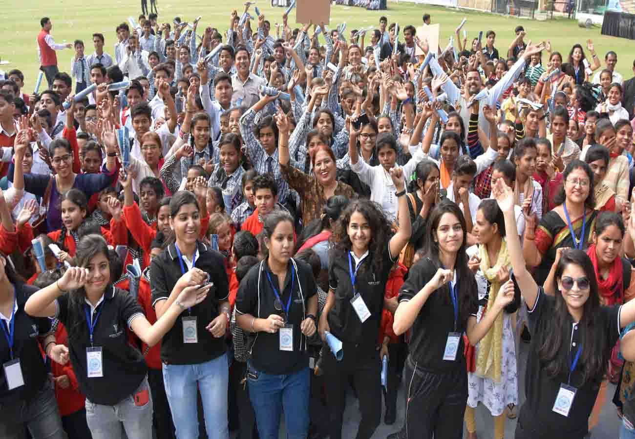 Healthy Family Fit India, Thousands of children formed a human chain in Green Park kanpur