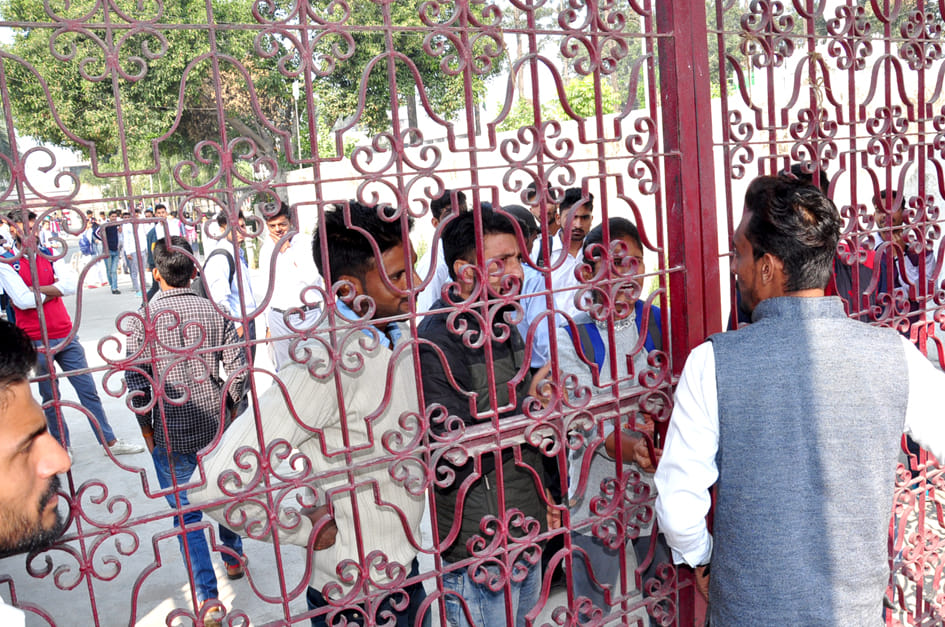 Teachers and students remain hostage in Jain College for three hours