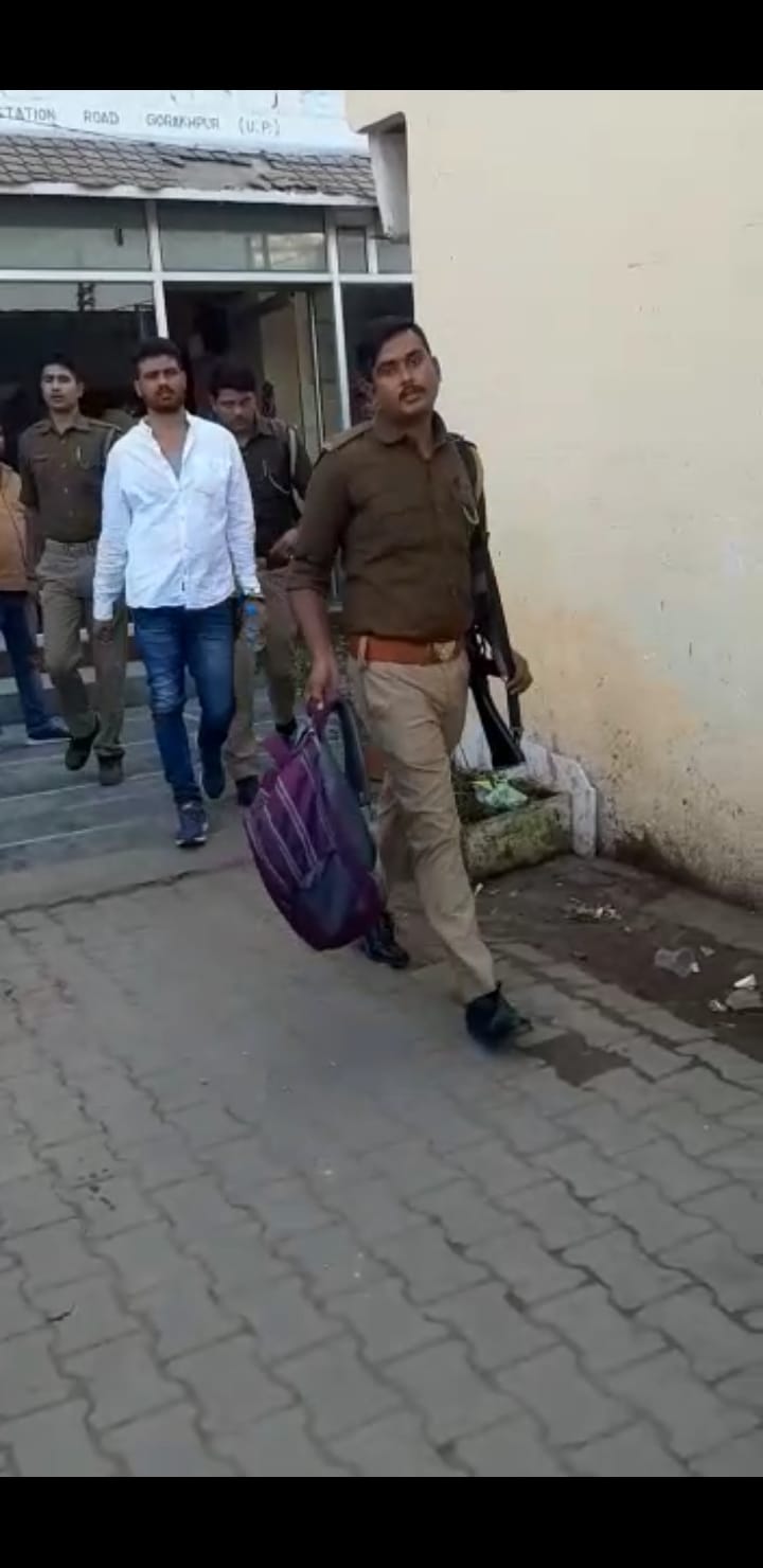 criminal in hotal with girlfriend