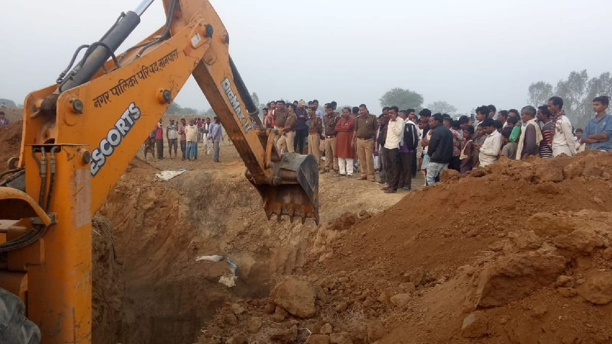 Worker died after falling in borewell