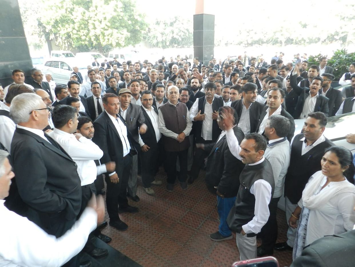 advocate protest and accused on sp  for misvihave