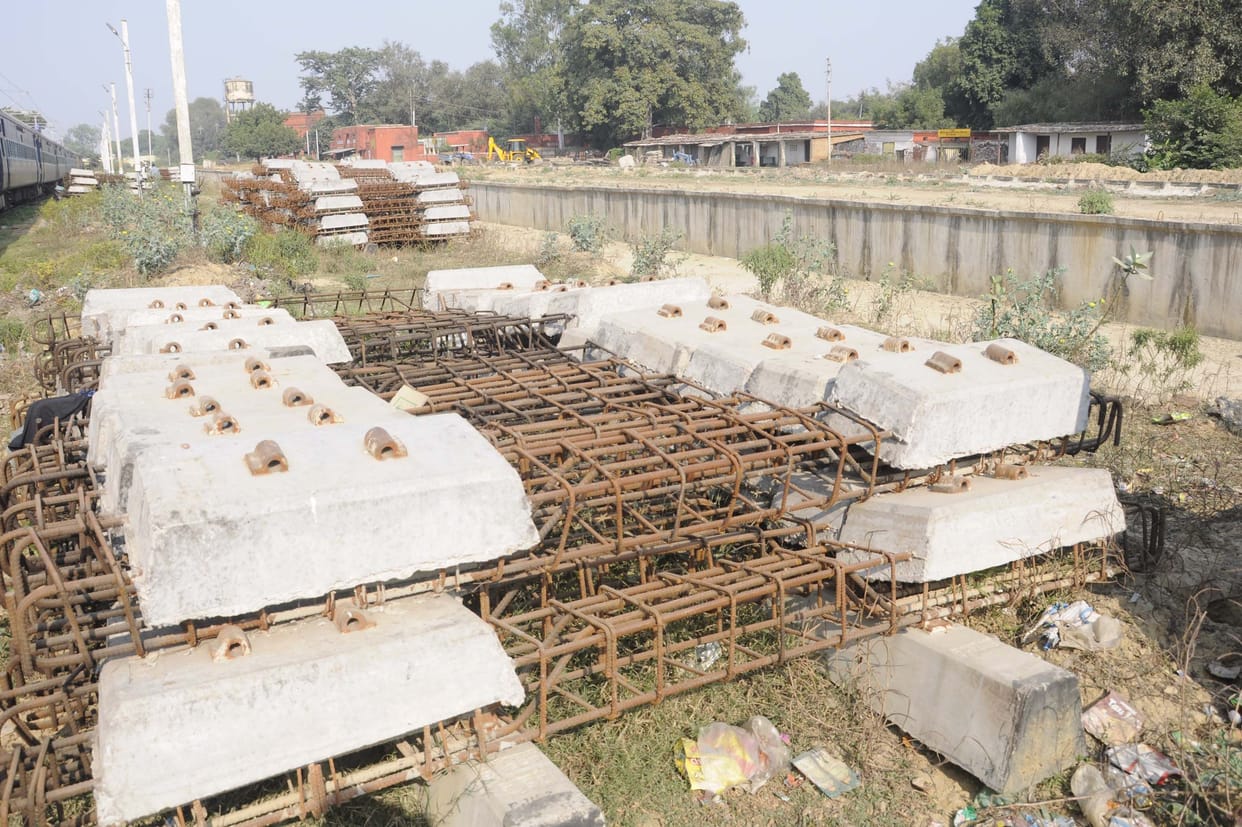 Construction of washing line with number four and five platforms also stalled