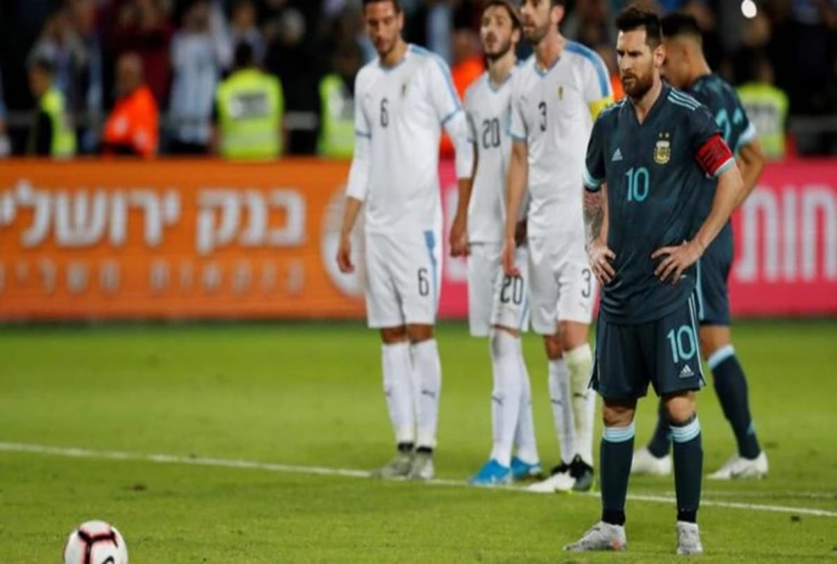 Lionel Messi penalty helps Argentina hold Uruguay to 2-2 draw