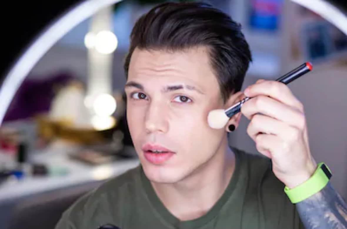 disadvantages of airbrush makeup,airbrush makeup for wedding,airbrush makeup cost,airbrush makeup before and after,airbrush makeup reviews,do you use powder after airbrush makeup,what to know about airbrush makeup,airbrush makeup machine
