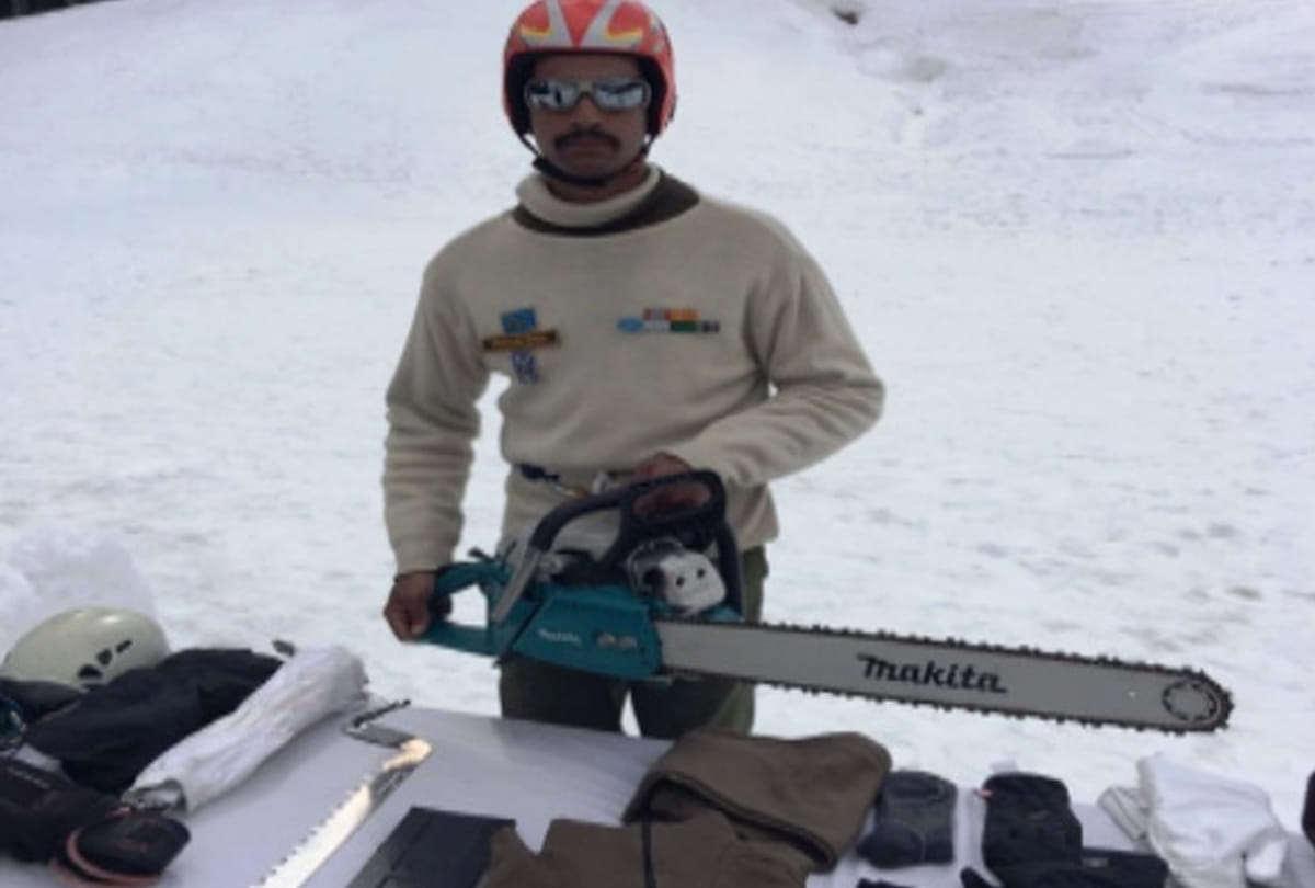 high altitude warfare school trains indian army jawan to fight avalanche in high altitude