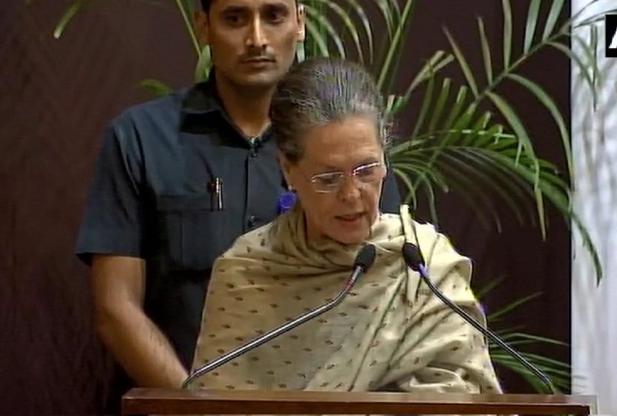 Sonia Gandhi Expresses Concern Over Delhi Air Pollution in  Indira Gandhi Prize Ceremony