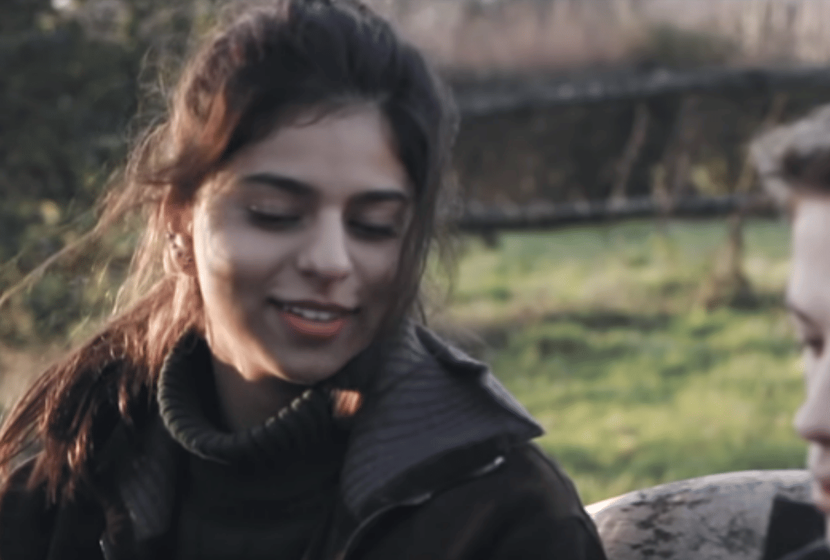 suhana khan pose with friends picture goes viral