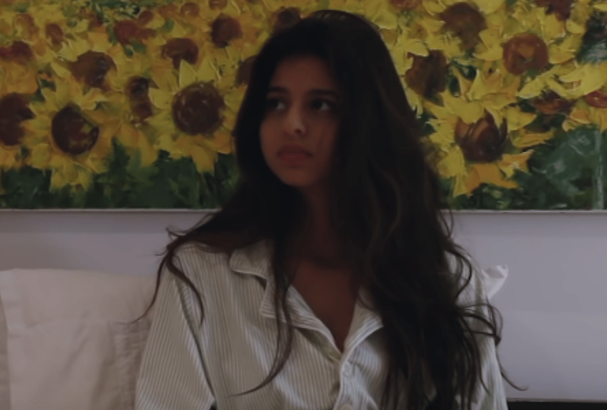 suhana khan pose with friends picture goes viral