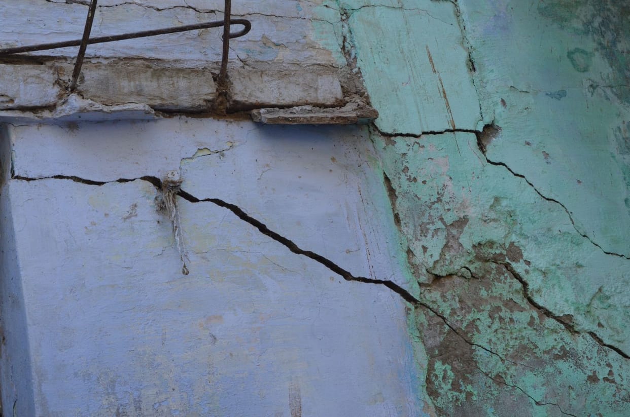 creak the wall in shankar gali