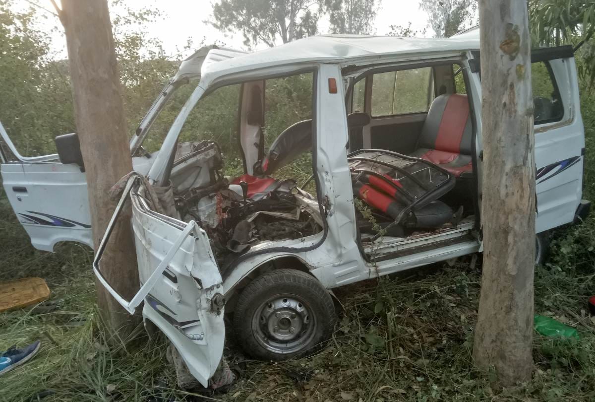 a youth died and eight injured in an accident in lucknow