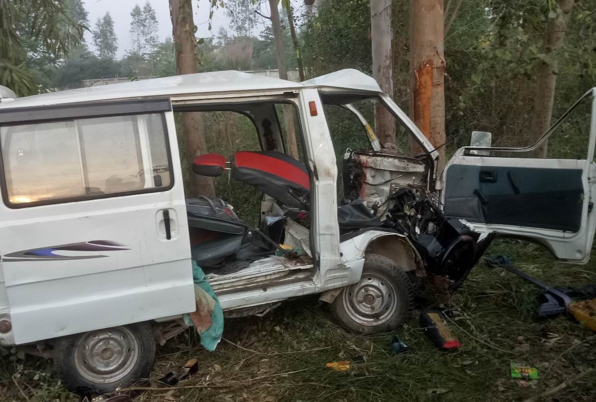 a youth died and eight injured in an accident in lucknow