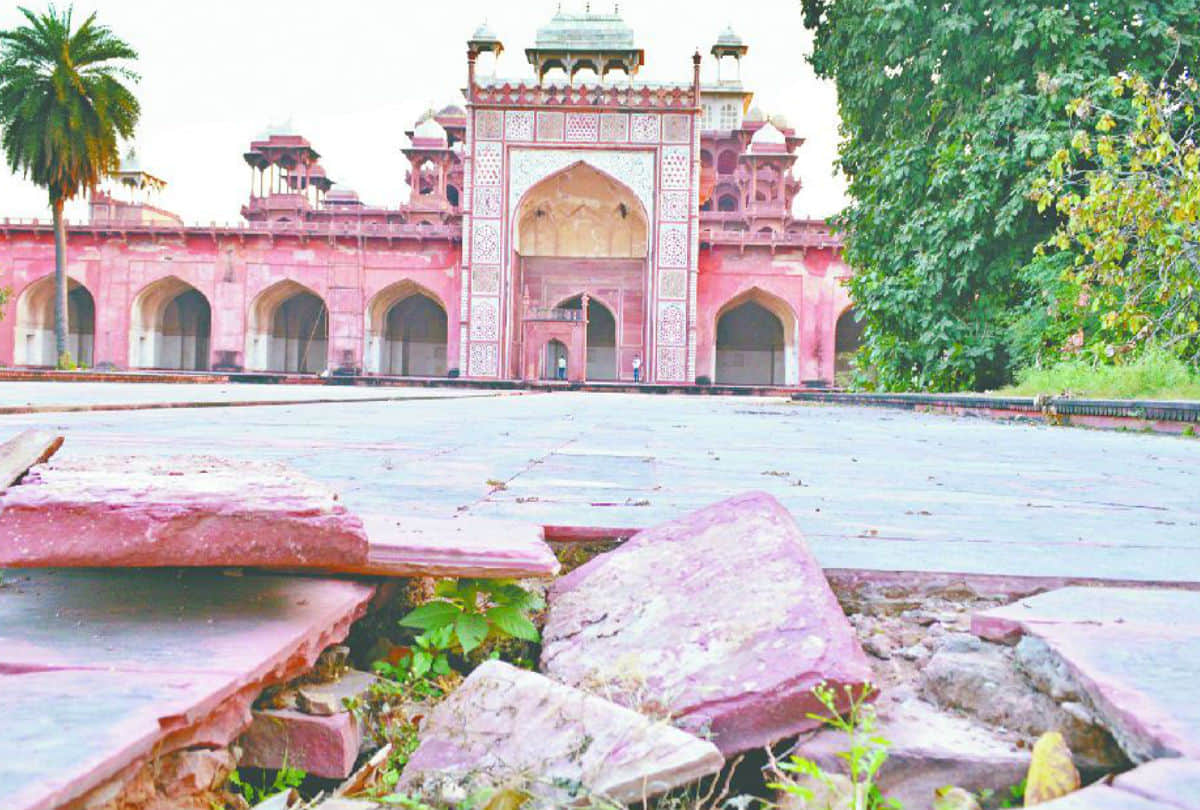 World Heritage Week 2019 Akabr Tomb northern gate not Preserved from 70 Years
