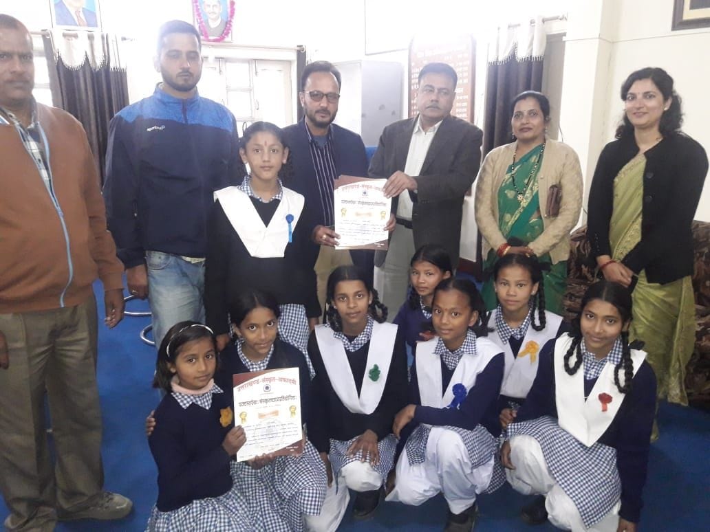 Students topped in Sanskrit competition honored