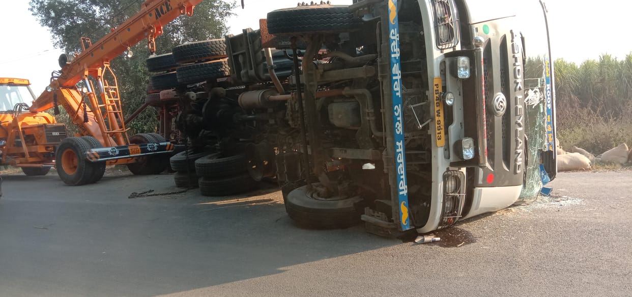 Bagra truck overturns near Baghra