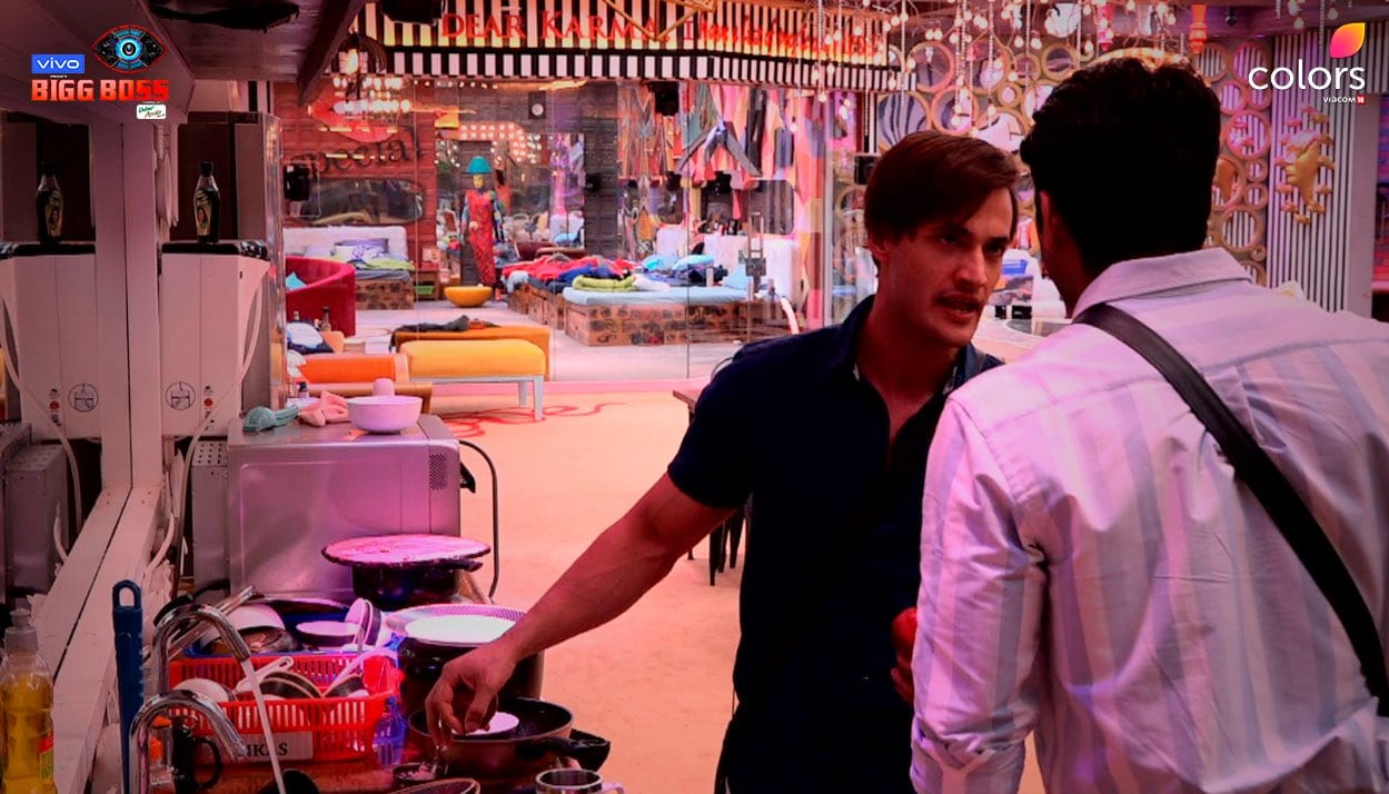 Bigg Boss 13 Weekend Ka Vaar Siddharth Shukla in front of Rohit Shetty Asim Riaz