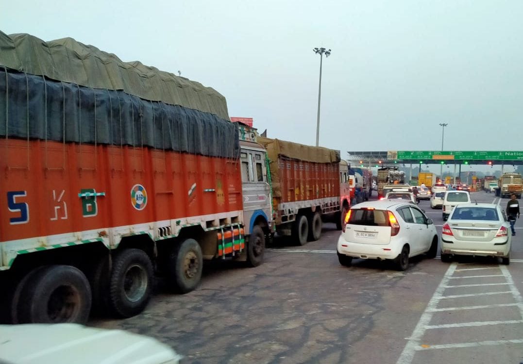 Practice for fastag on toll plaza, jammed