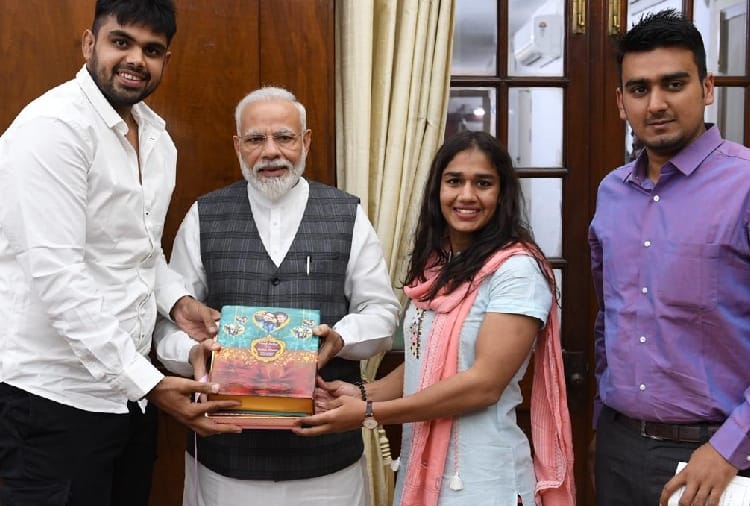 Wrestler Babita phogat invited PM Modi for her wedding