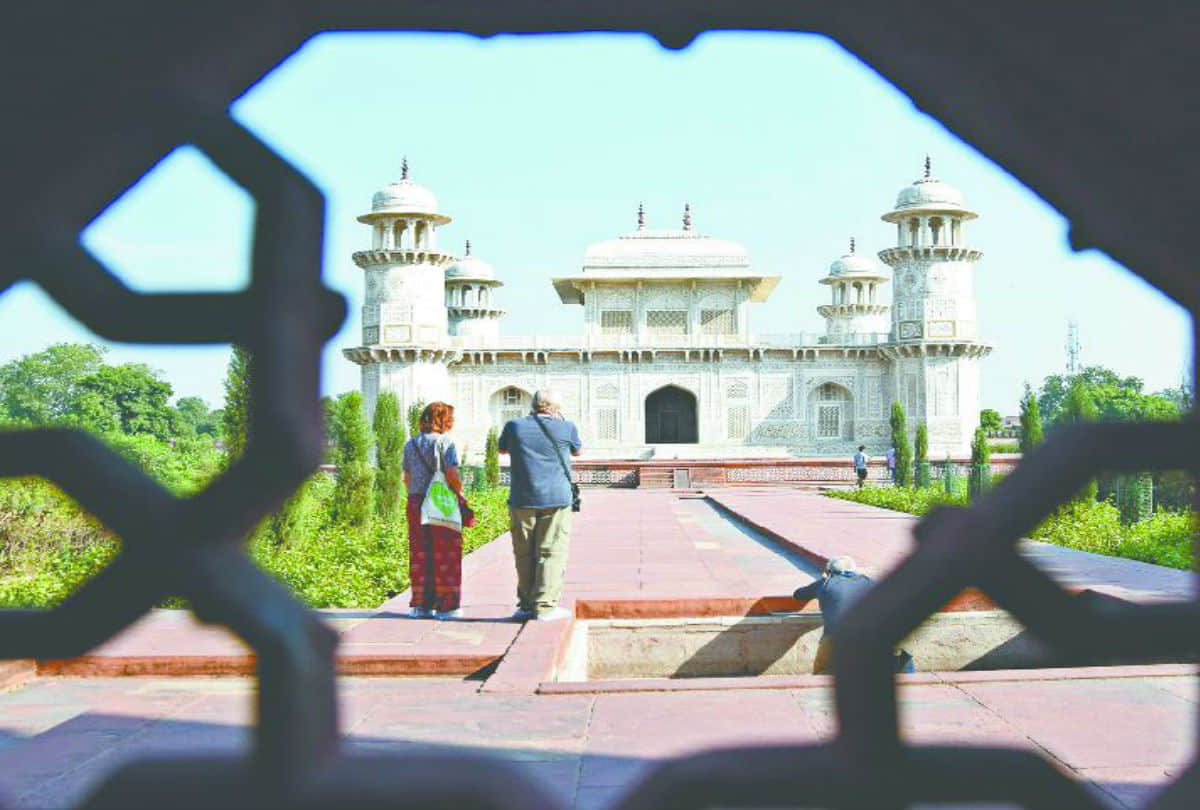 World Heritage Week 2019 Akabr Tomb northern gate not Preserved from 70 Years
