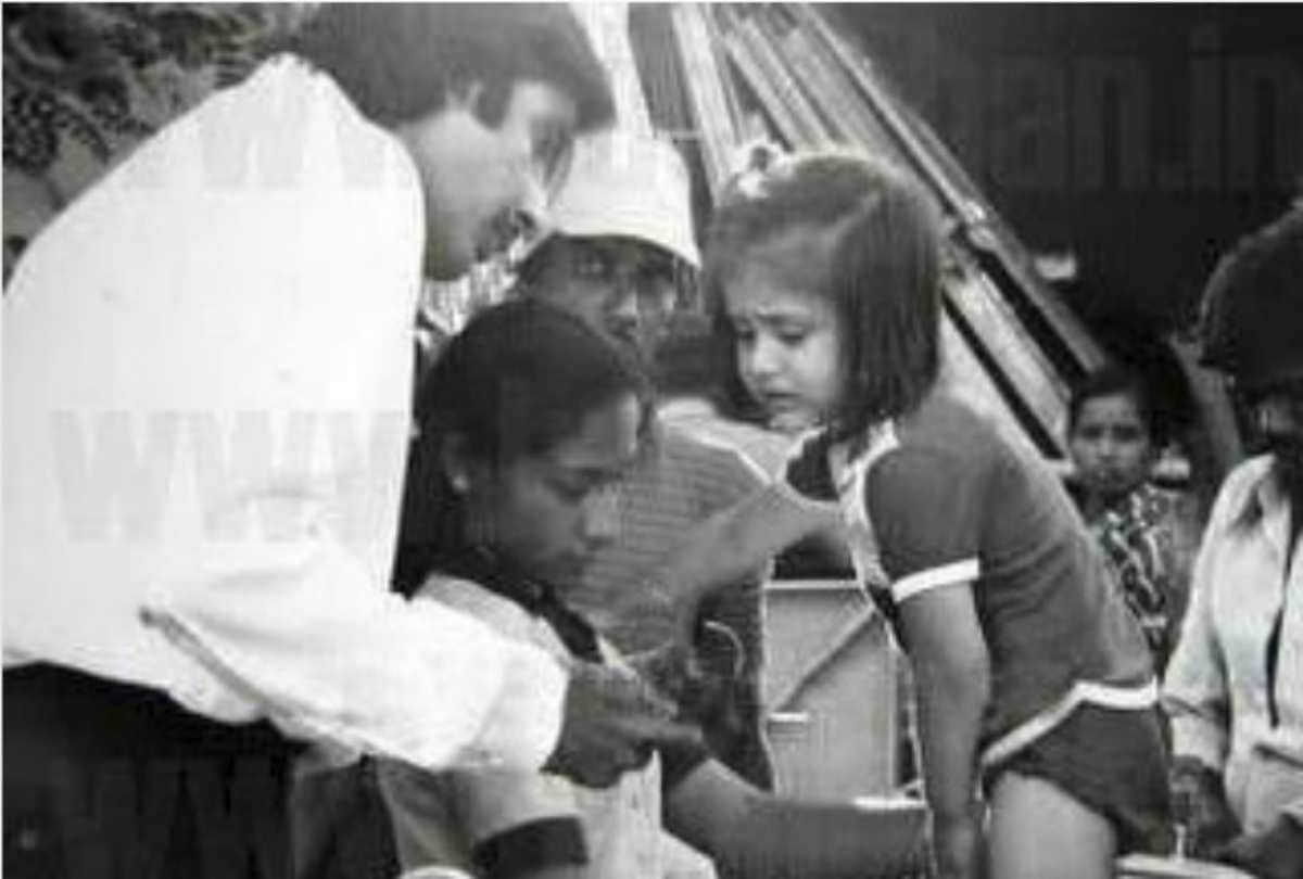 Fan share old pic of Amitabh Bachchan and Kareena Kapoor and asked who is this children
