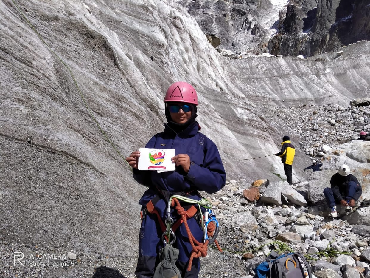 Saharanpur's daughter hoisted the tricolor on a 17500 fit high hill