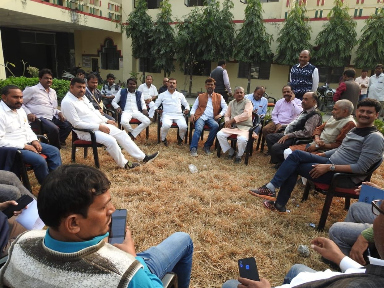 jila panchayat memebers demonstrated