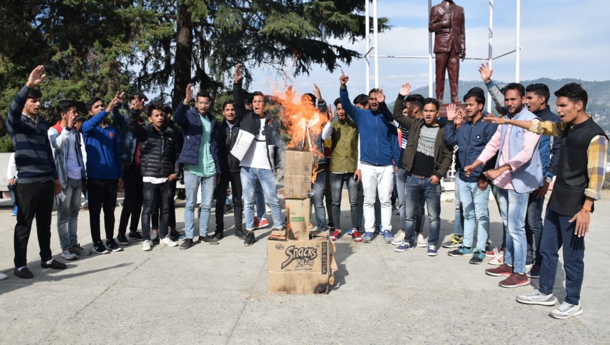 Students rage on threatening the student federation president