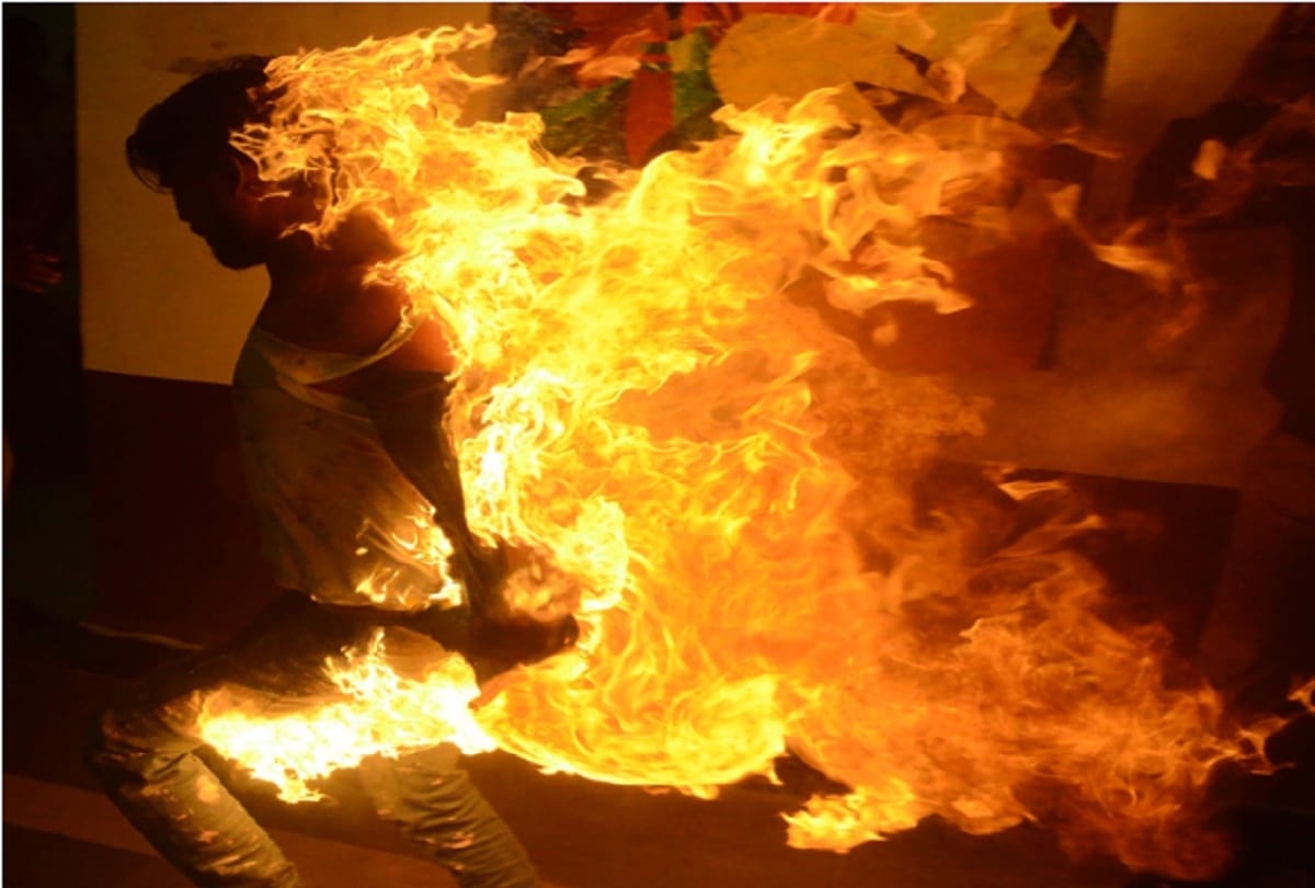 madhya pradesh youth tried to commit self immolation in gwalior collector