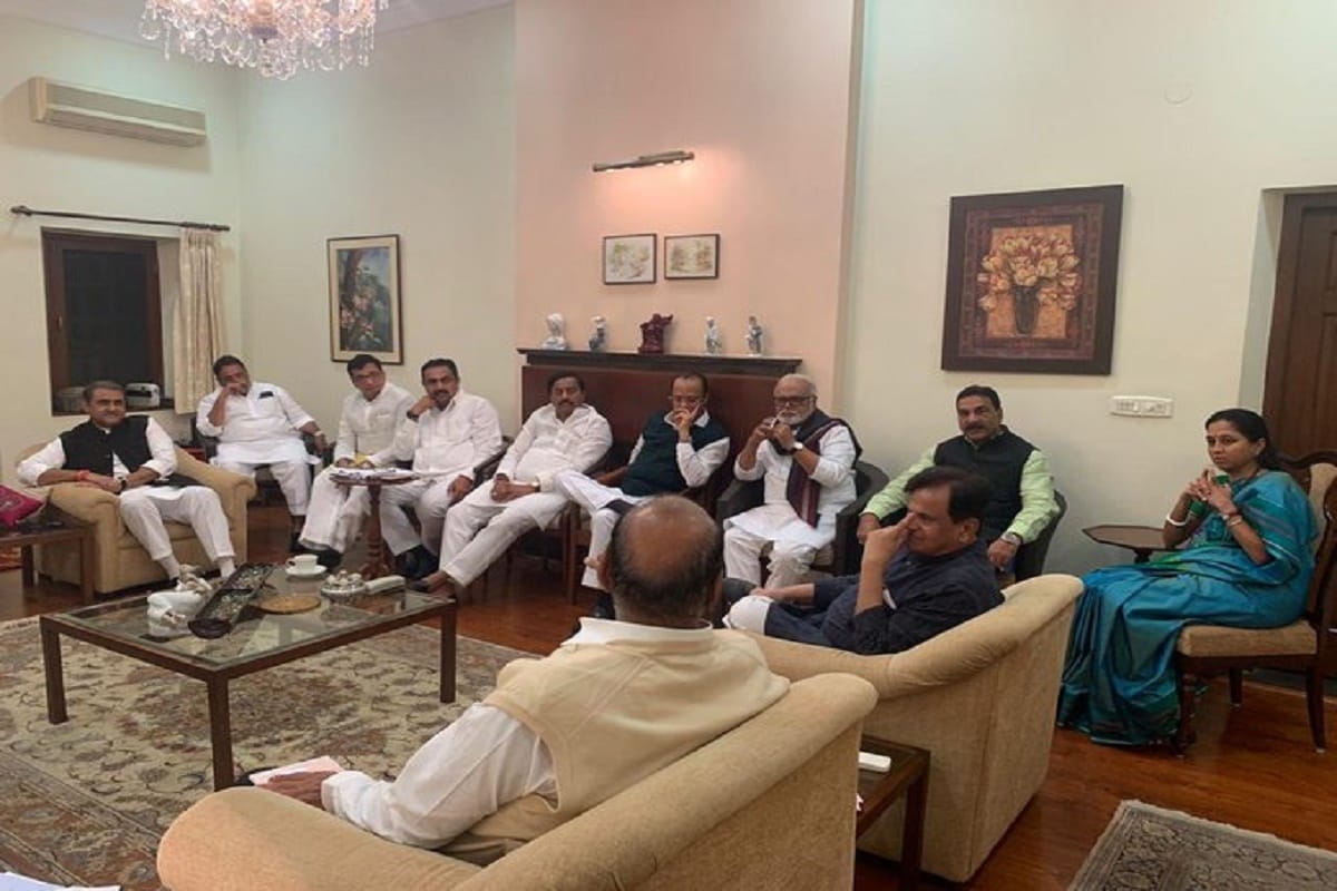 Uddhav Thackerays dream to become Chief Minister Of Mahararshtra Broken Saturday early morning