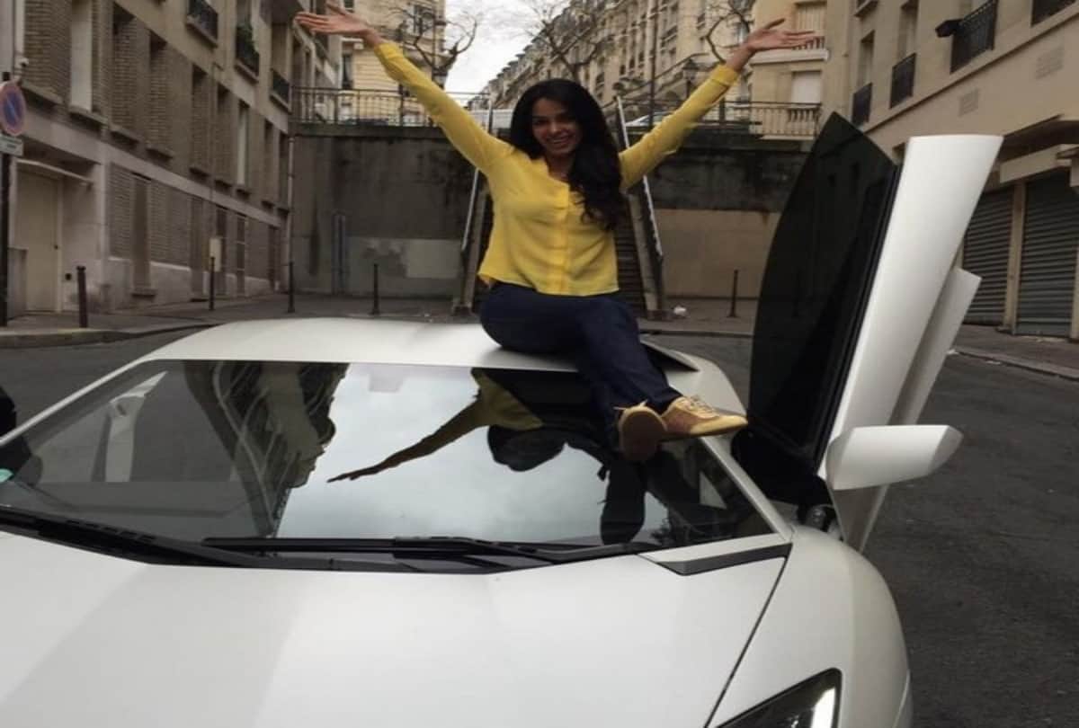 Mallika sherawat old tweet viral on kamala harris