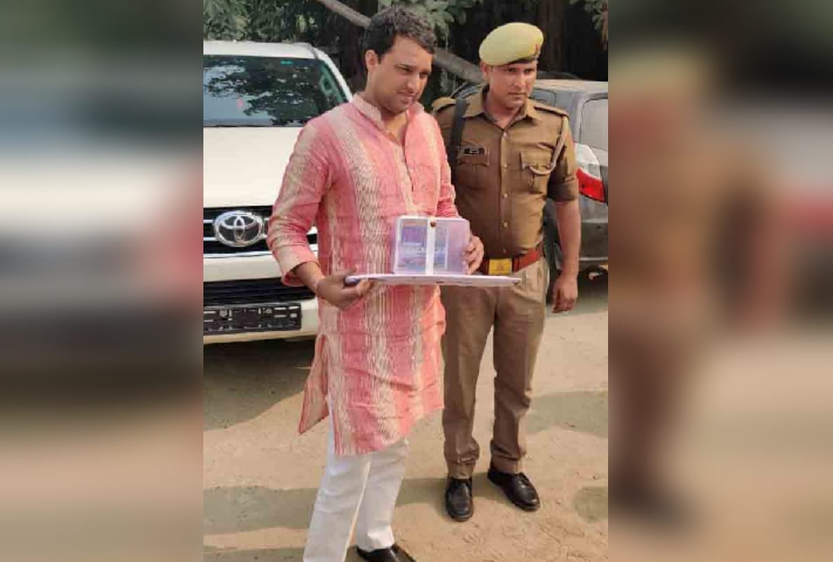 Noida man having suv with fake number plate parliament sticker illegal gunner arrest