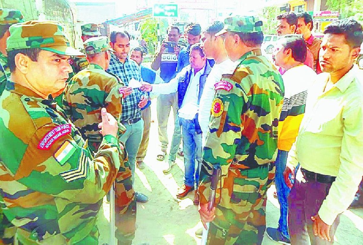 Nagar Nigam Team Remove Encroachment Loha Mandi Agra