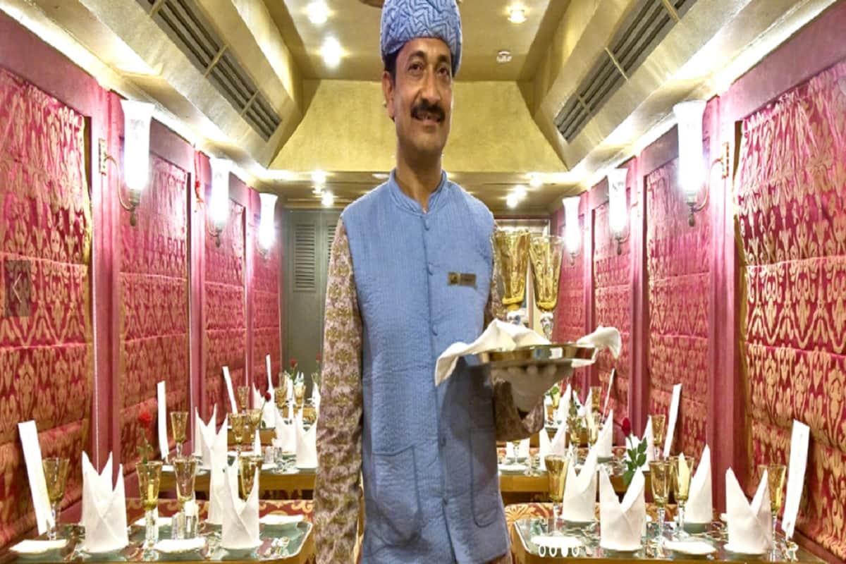 palace on wheels famous luxury trains of india which gives the feeling of royal journey