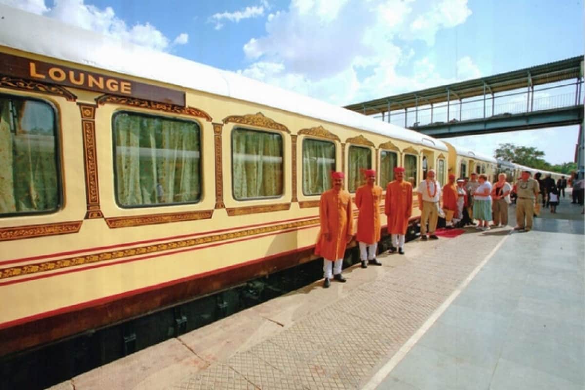 palace on wheels famous luxury trains of india which gives the feeling of royal journey