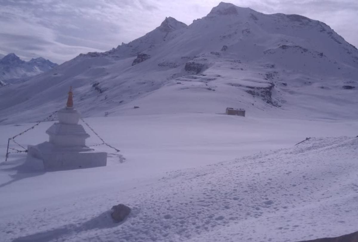 Snowy Winds Blocked Traffic in Rohtang Pass BRO clearing Road