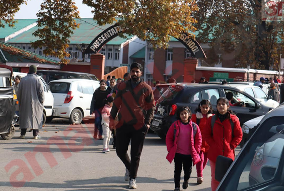 Srinagar,three months, schools were seen running, buses were seen running on the streets of the city