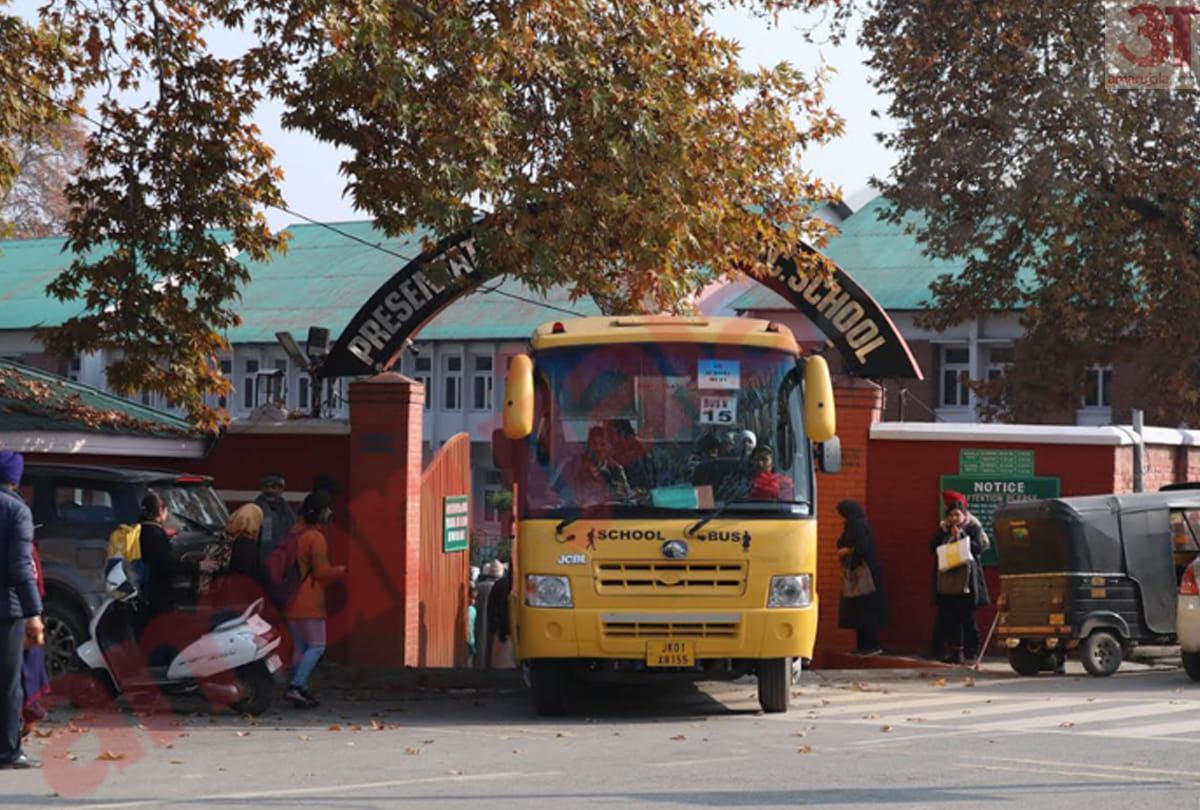 Srinagar,three months, schools were seen running, buses were seen running on the streets of the city