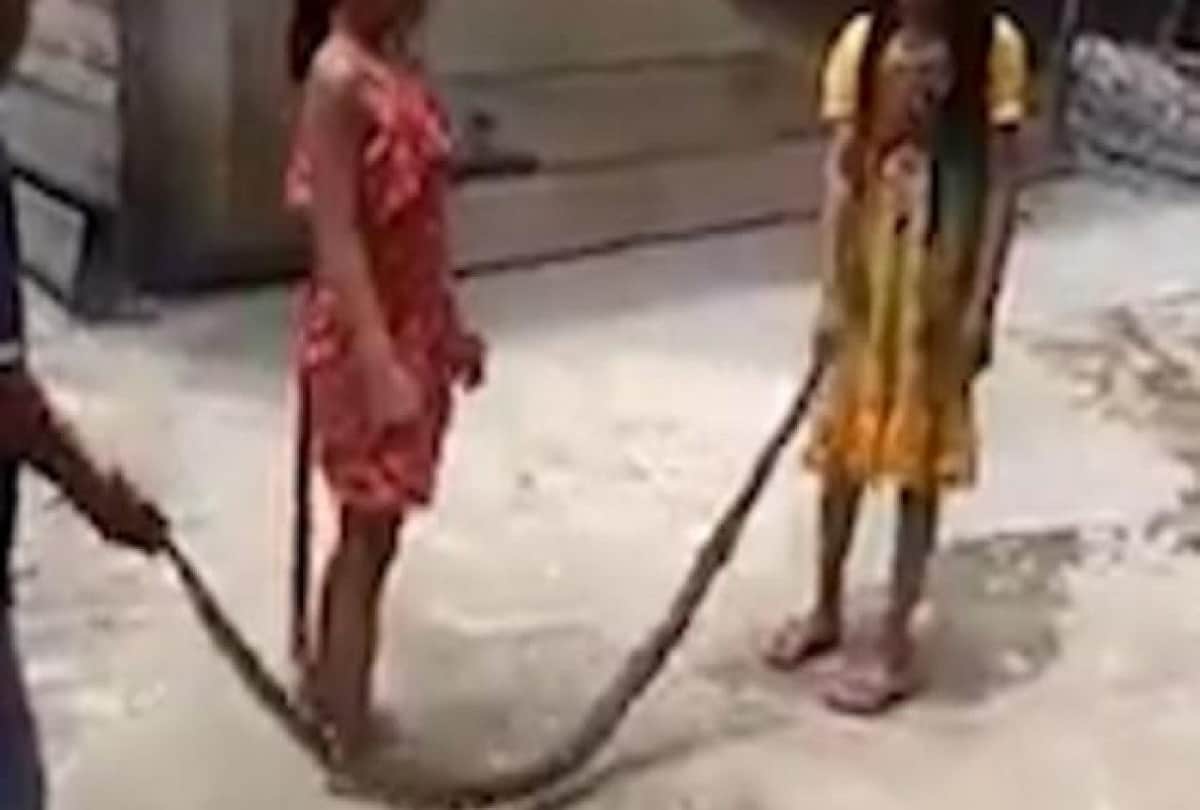 viral video vietnam children use a snake for the game of skipping rope