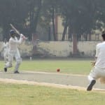 शॉट मारती टीम मुरादाबाद की खिलाड़ी