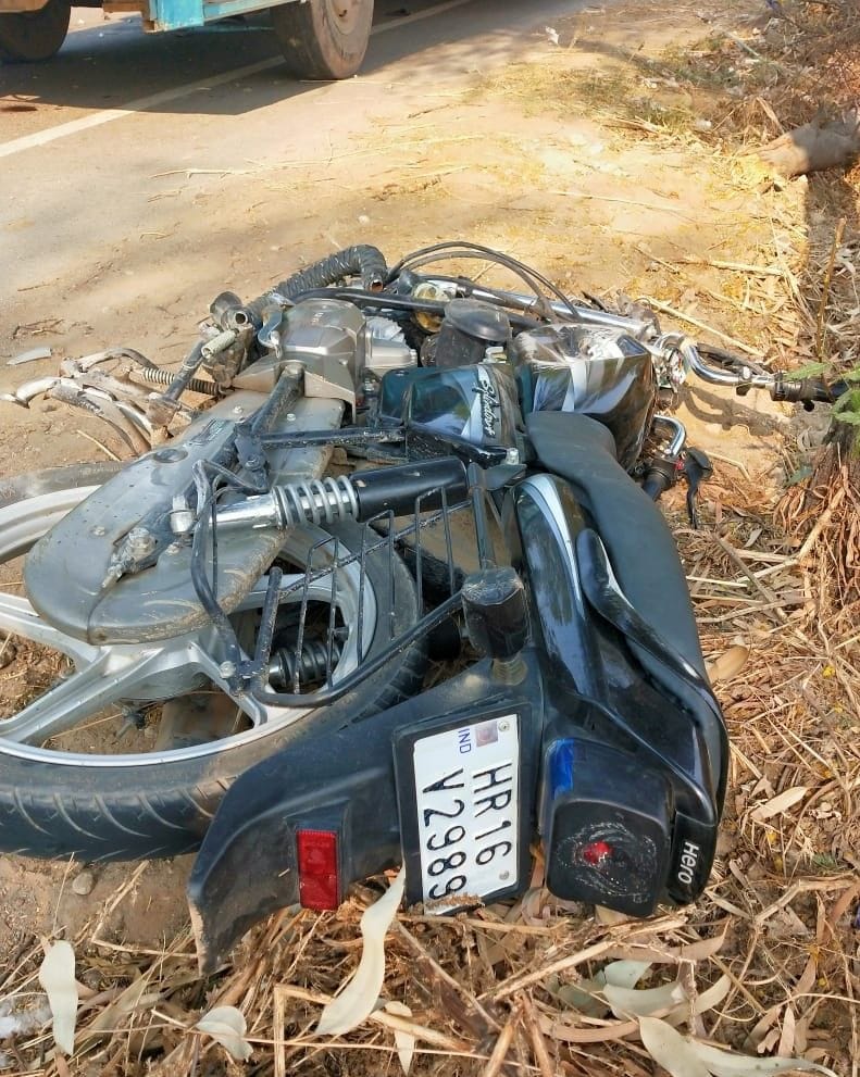 two byke, roadways bus, injured