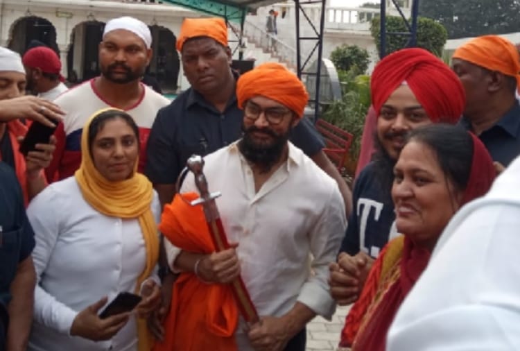 Film actor Aamir Khan reached at Ropar of Punjab