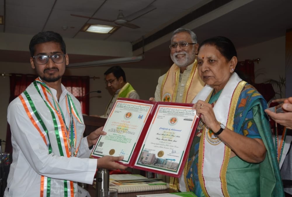 Governor Anandi Ben Patel in convocation day of khwaja moinuddin chisti Urdu Arabi Farsi university