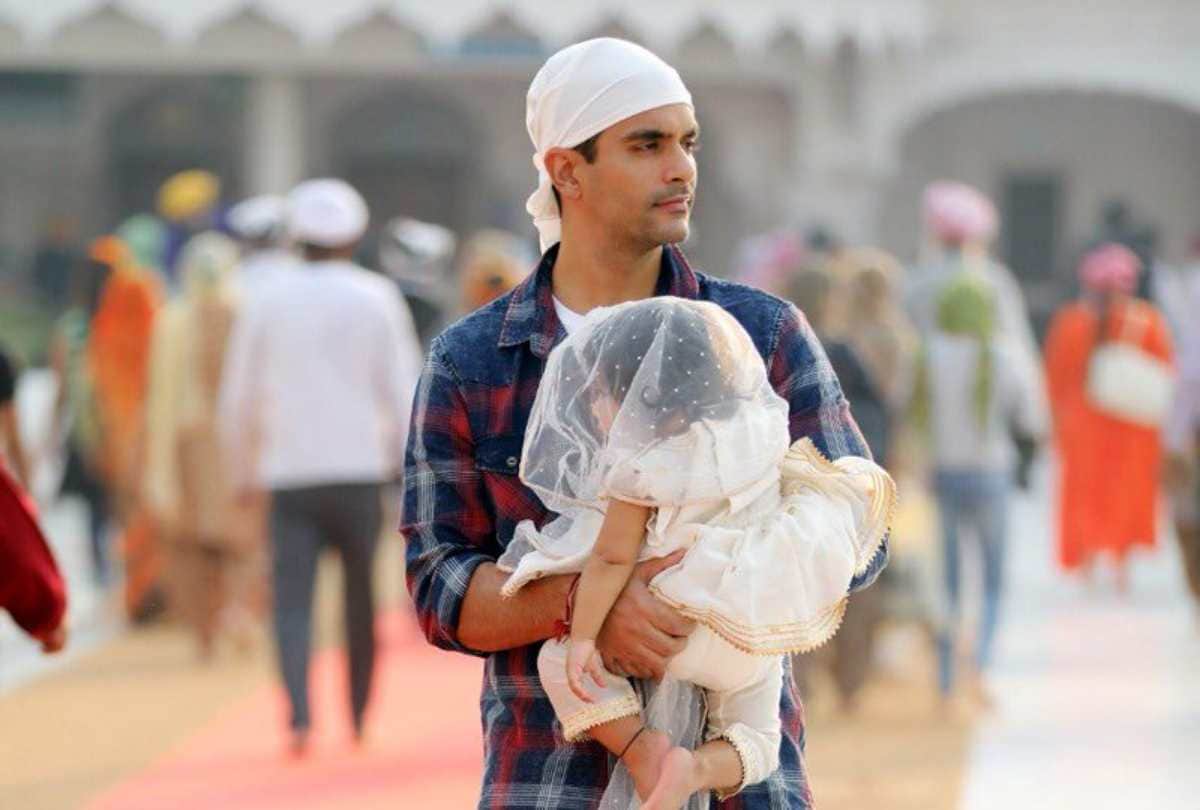 angad bedi share video with daughter mehr singh