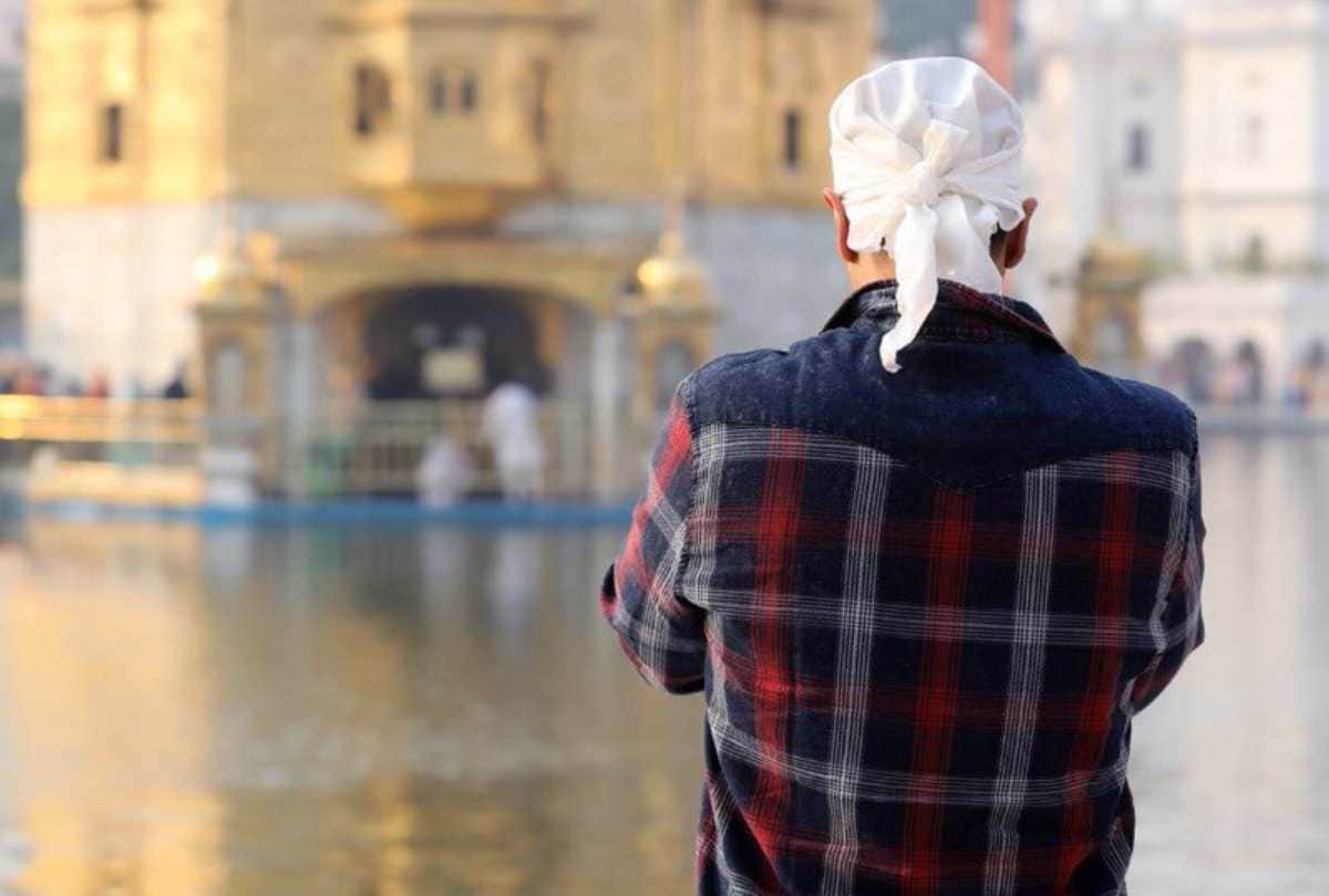 Neha Dhupia and Angad Bedi visit golden temple with daughter mehr dhupia