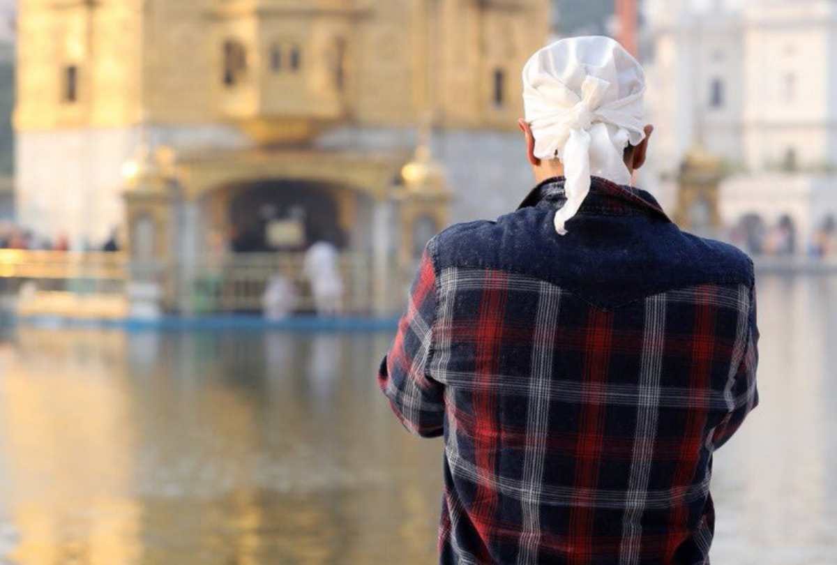 Neha Dhupia and Angad Bedi visit golden temple with daughter mehr dhupia