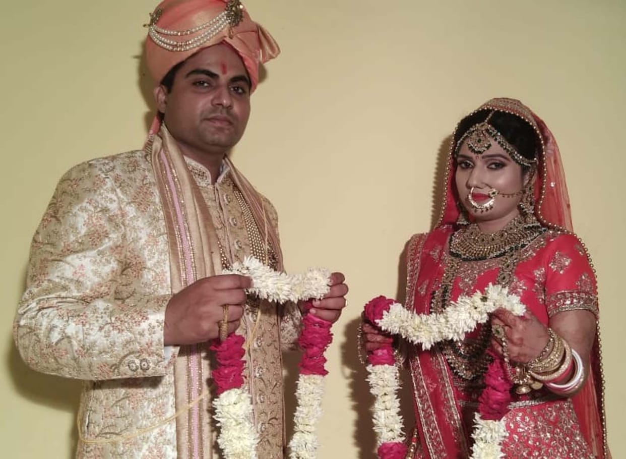 Teacher couple got married in the temple bypassing pomp and dowry