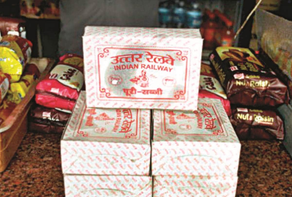 passengers are not getting janta khana at charbagh railway station and lucknow junction