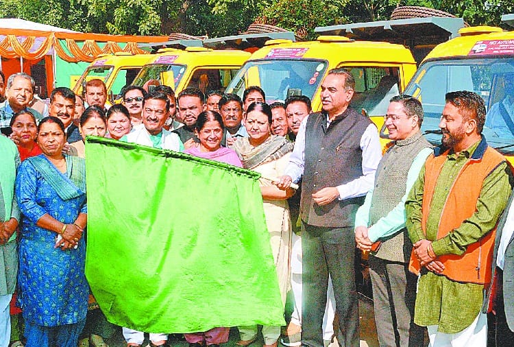 nagar nigam chandigarh started seven tippar for garbage collection